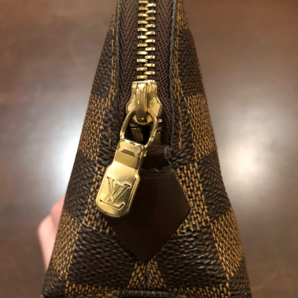 SOLD 💸Louis Vuitton Damier Cosmetic Bag GREAT CON - Picture 2 of 8