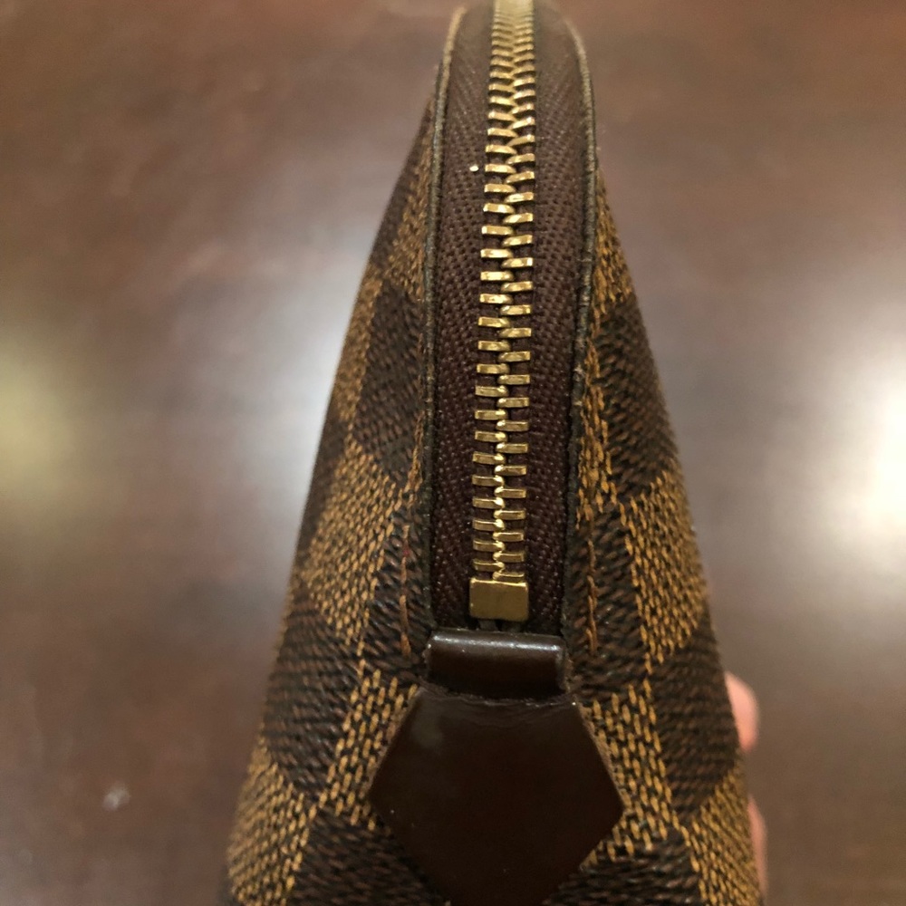 SOLD 💸Louis Vuitton Damier Cosmetic Bag GREAT CON - Picture 3 of 8
