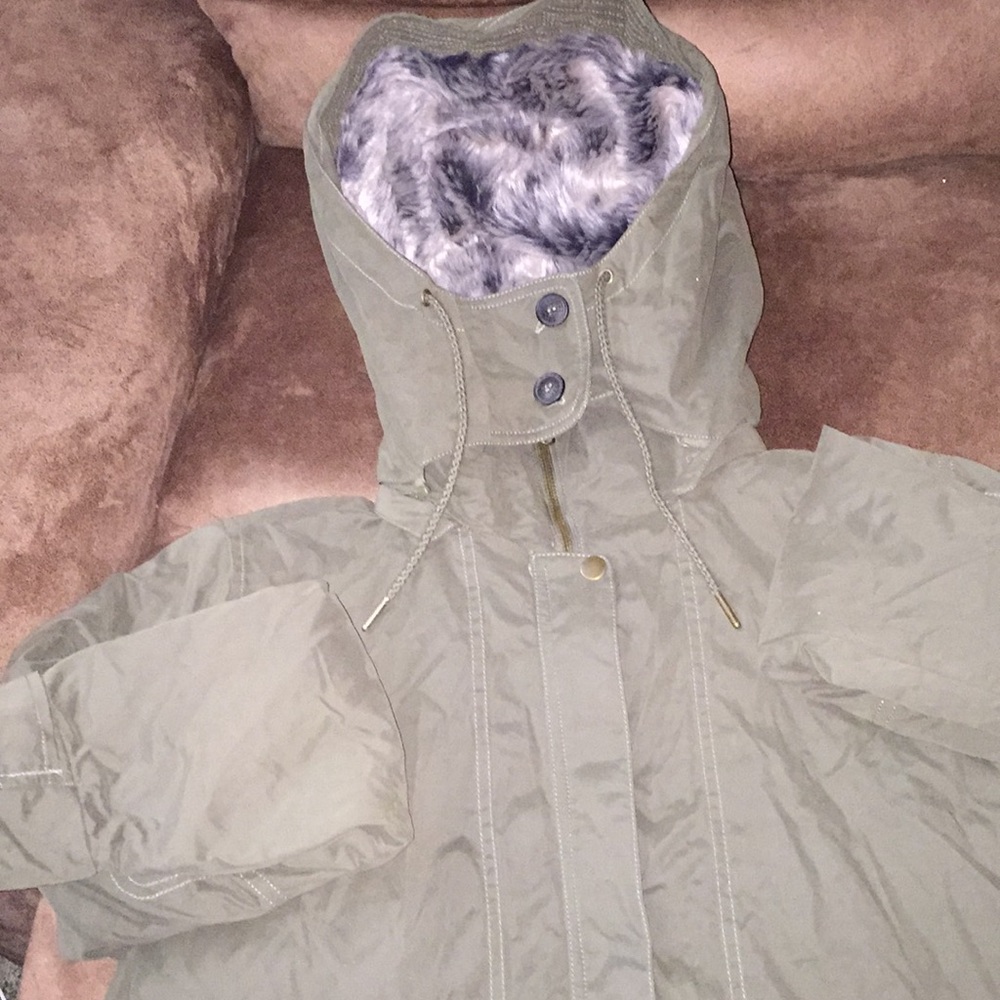 THE PERFECT WARM STYLISH COAT! Like NEW!!