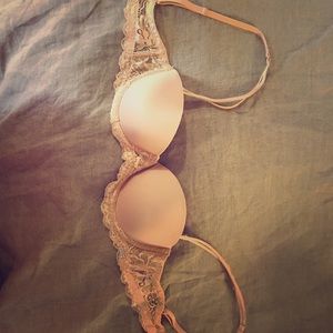 Victoria’s Secret Nude Strapmess/ Multi way bra