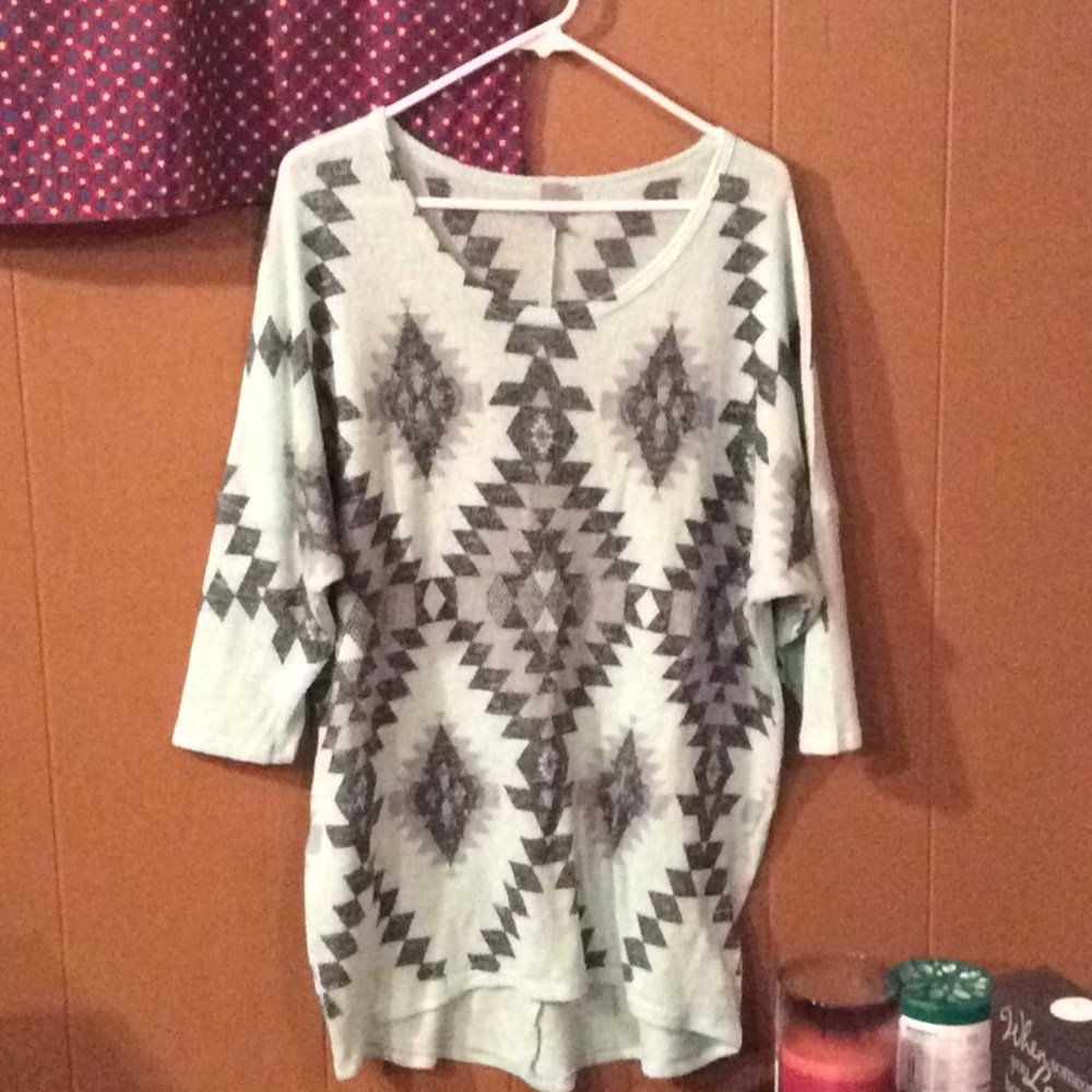 Light weight long length mid sleeve sweater