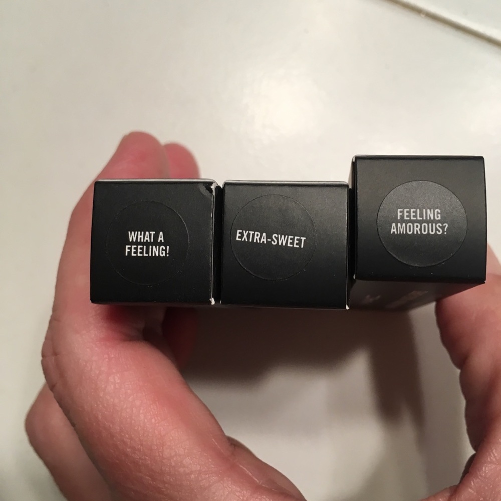 MAC Huggable Lip Color Lipstick - Picture 3 of 6