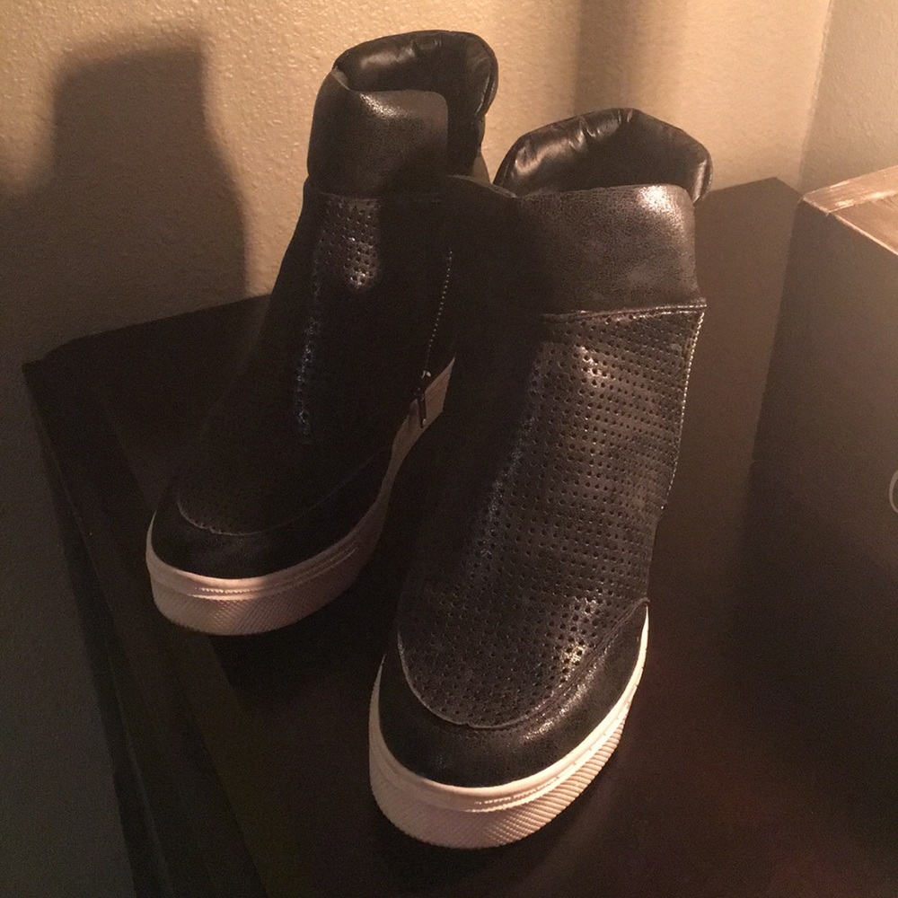 Steve Madden wedge tennis shoes