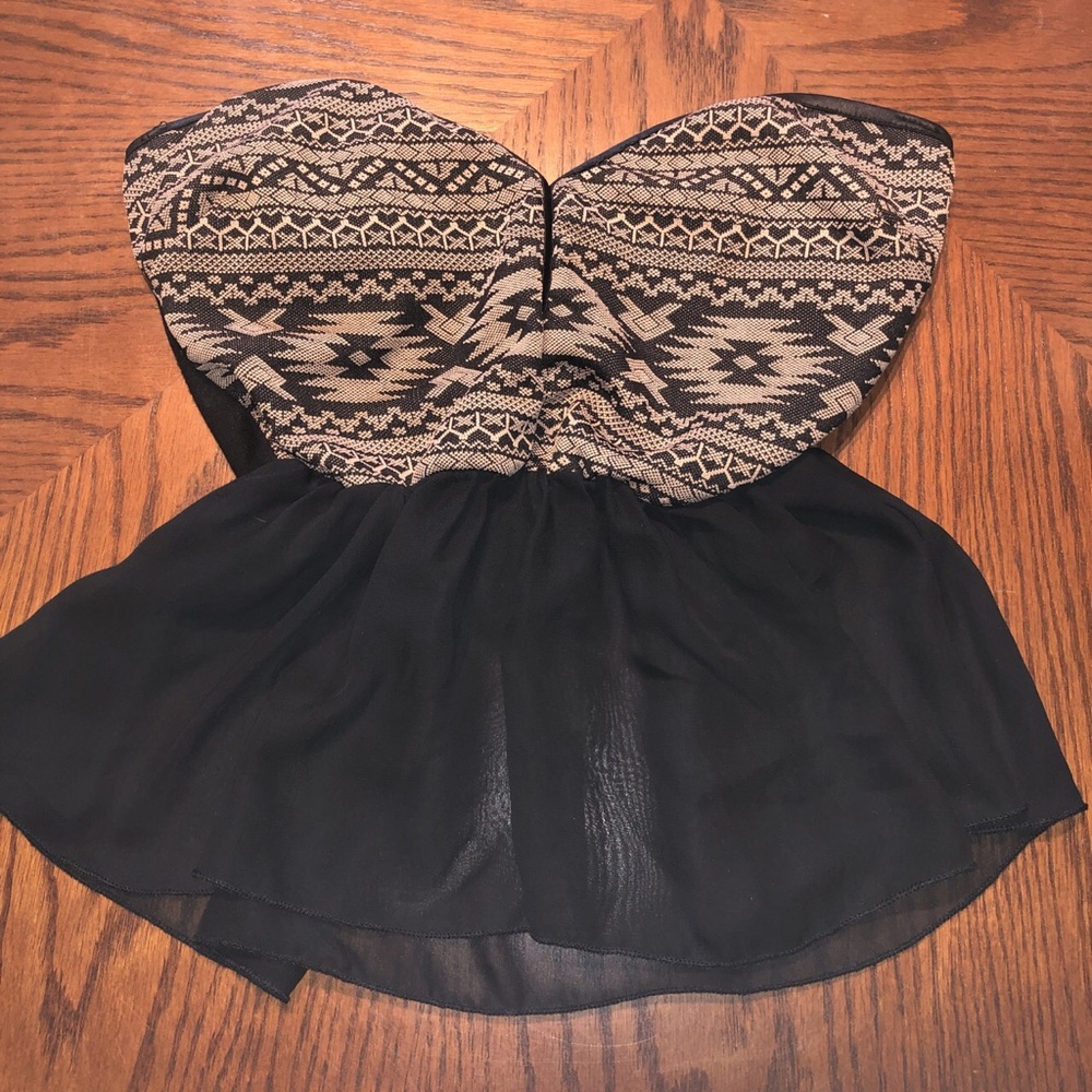 ❌ 5/$20 Black and Tan crop top