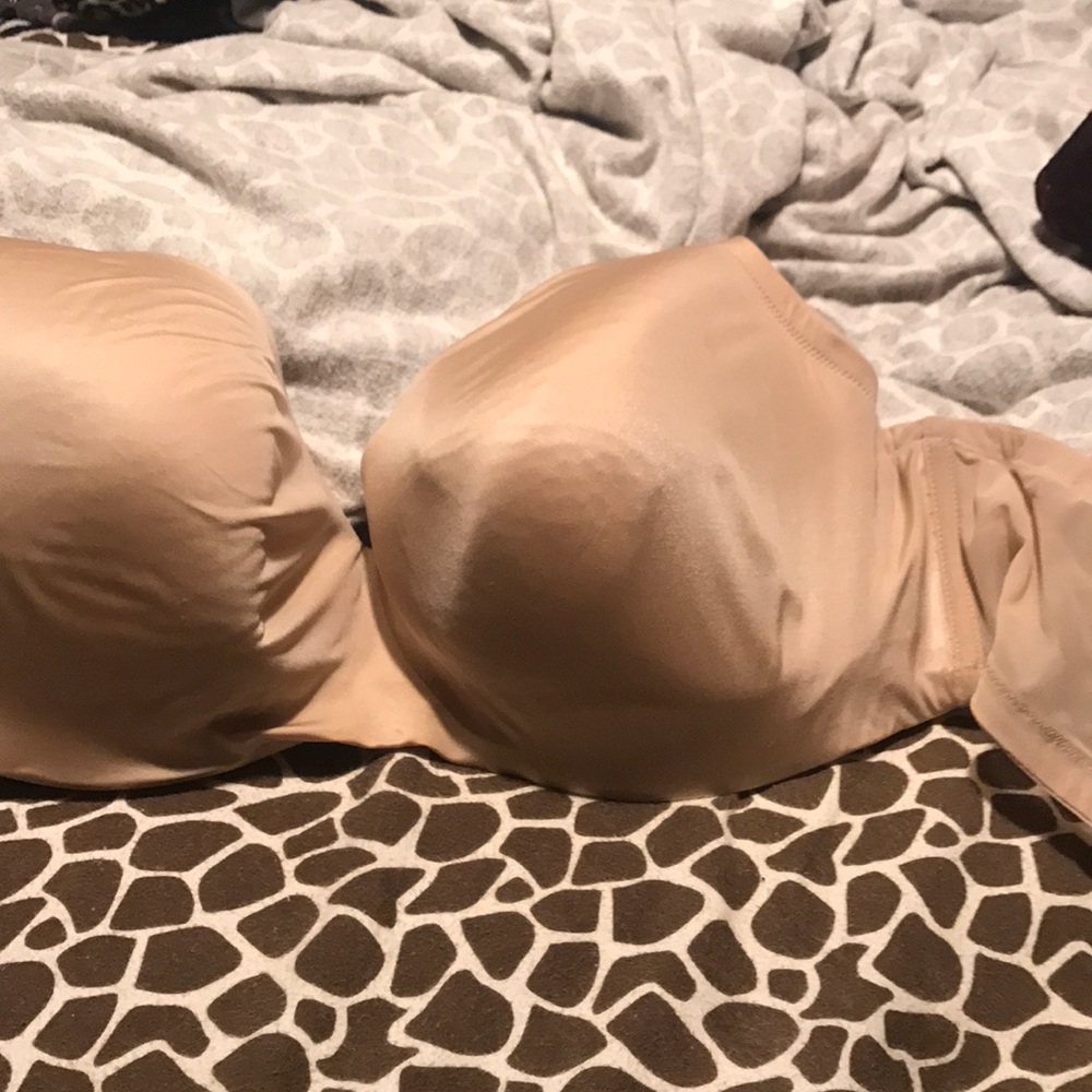 NUde bra