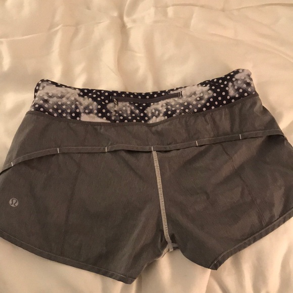 Size 4 Speed Shorts Lululemon - Picture 2 of 2