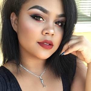 Meet your Posher, Deonna