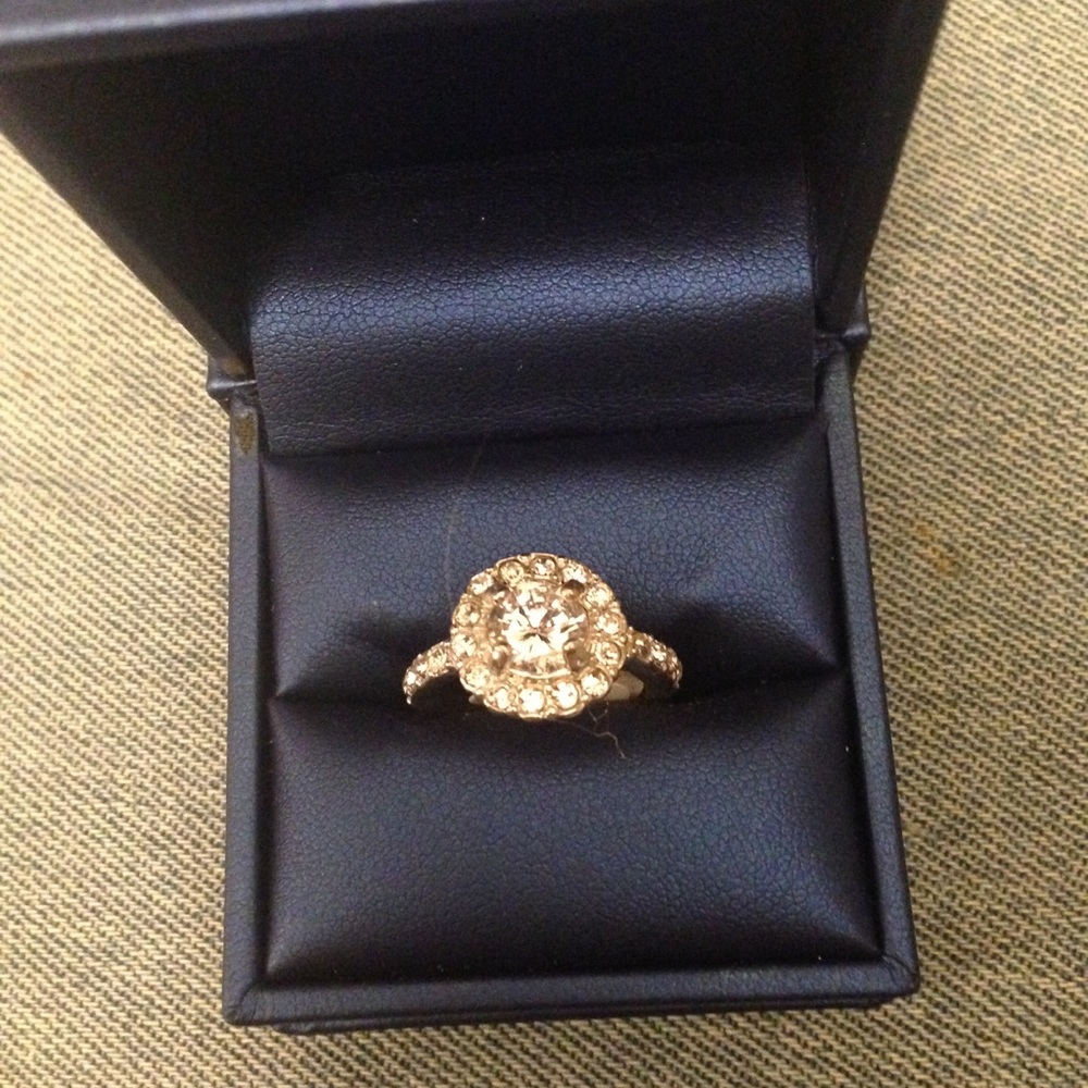 🐞Costume jewelry ring size 5.5