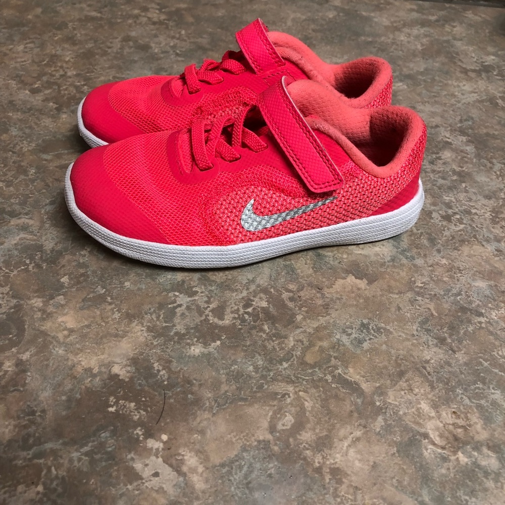 **SOLD** nike toddler girl shoes