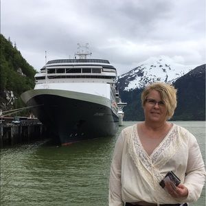 Meet your Posher, Debbie