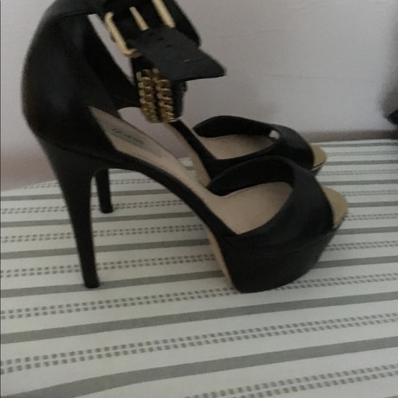 Shoes - Picture 5 of 8