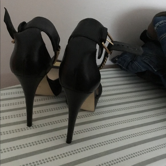 Shoes - Picture 6 of 8