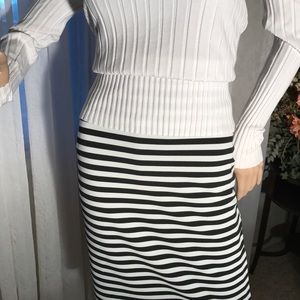 💙💙FINAL MARK DOWN !!!Black and white skirt