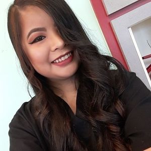 Meet your Posher, Elizabeth