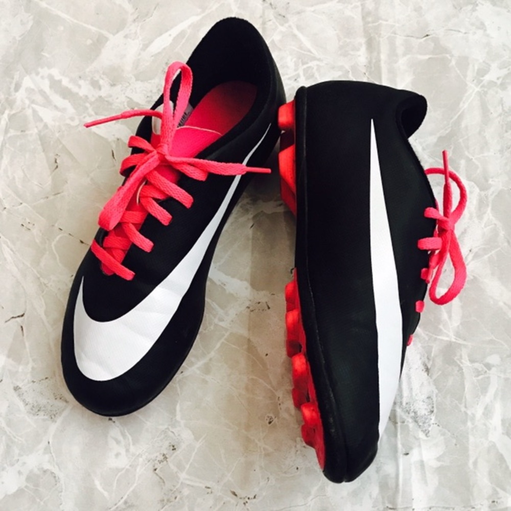[Nike] Girls Black Soccer Cleats