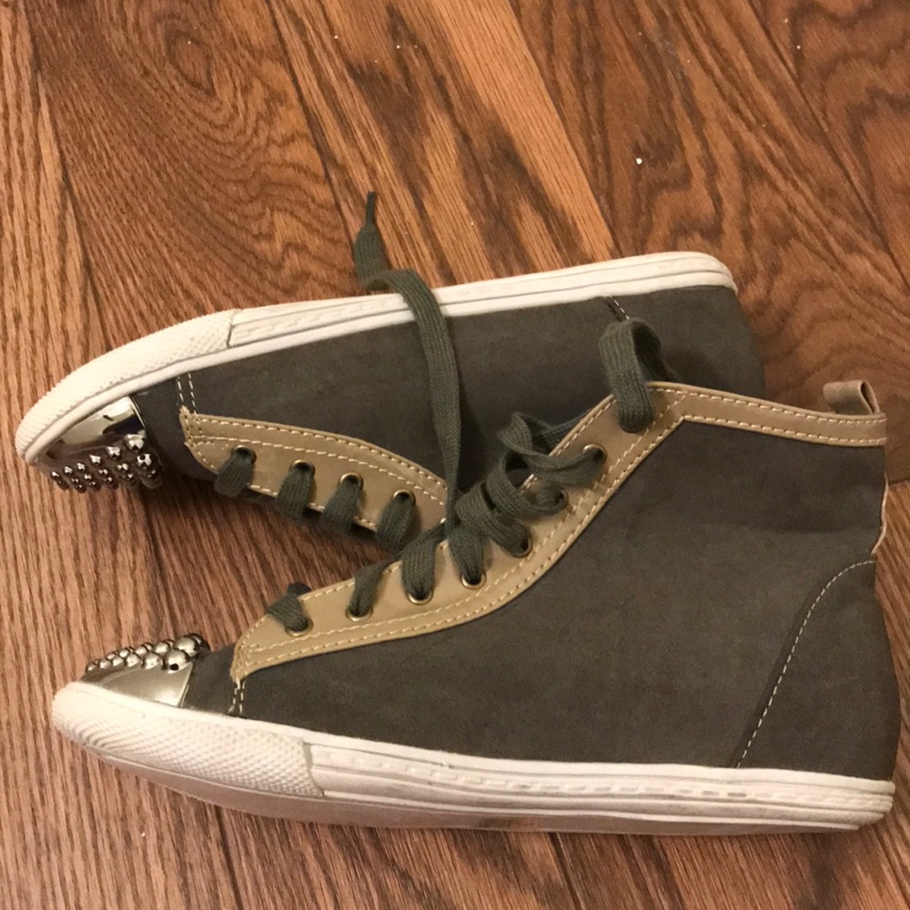 Shoes - Picture 3 of 3