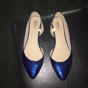 Open side pointed flats