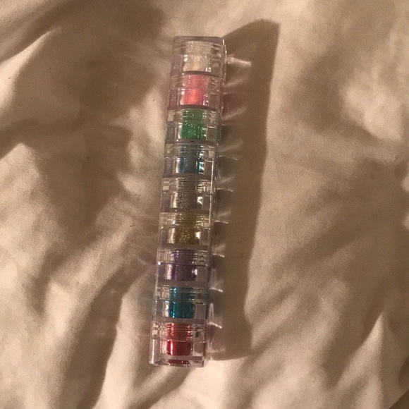 Loose glitter eyeshadow