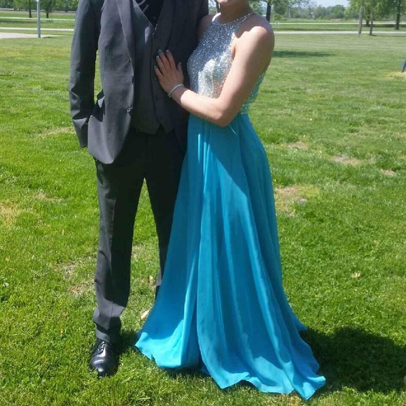 Light blue Prom dress fits size 2-4. - Picture 3 of 3