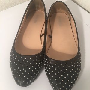 Studded flat