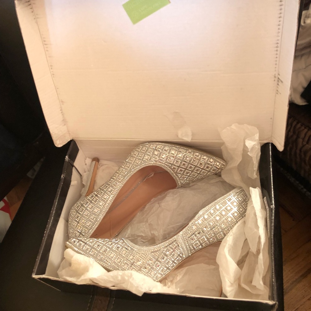 Shoes - Picture 4 of 8