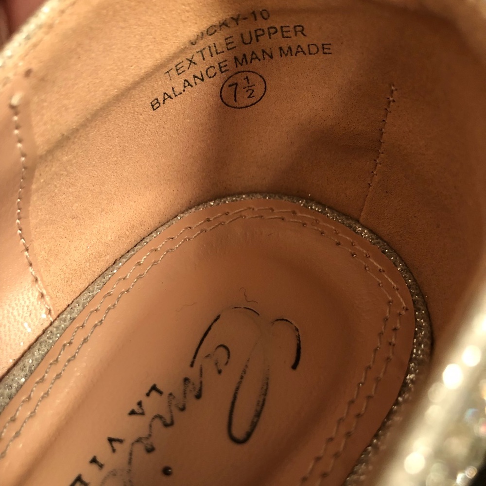 Shoes - Picture 5 of 8