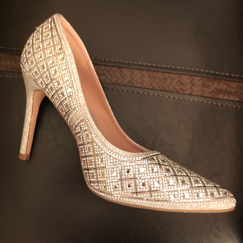 Shoes - Picture 7 of 8