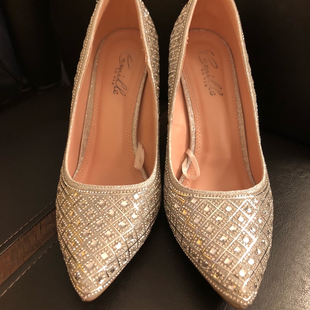 Shoes - Picture 6 of 8
