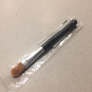 Bare Minerals max coverage concealer brush