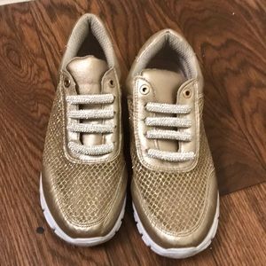 Very different style tennis shoes