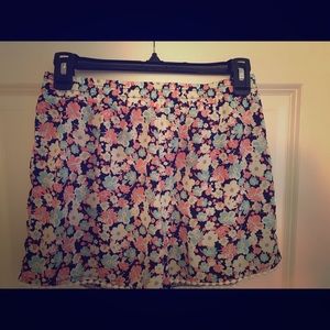 Cute shorts with embroidered ends