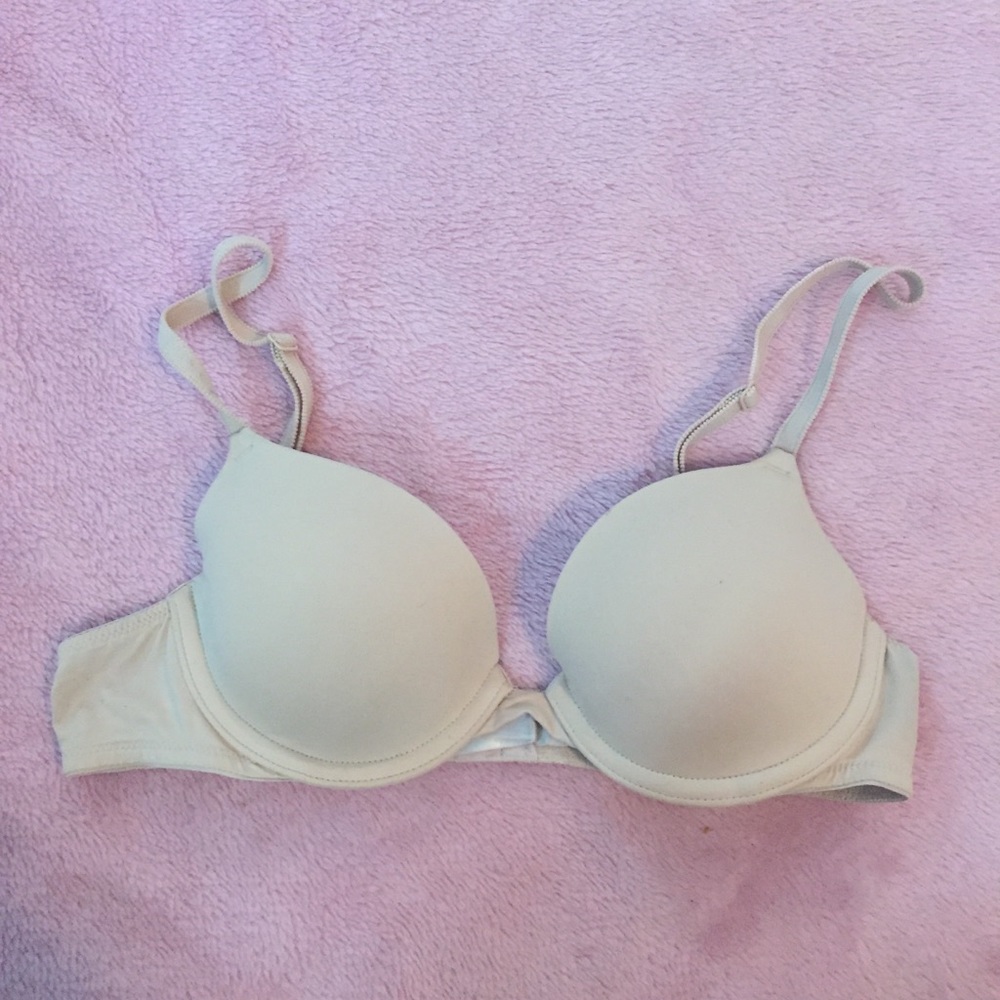 Pink Victoria’s Secret wear everywhere t-shirt bra