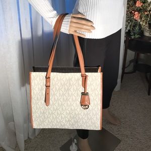 🤷‍♀️FINAL MARK DOWN!!!!!!Michael Kors Bag