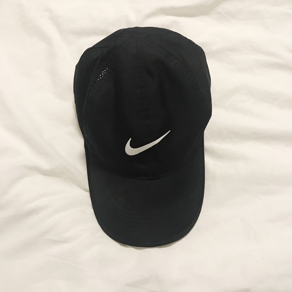 Women’s Nike Featherlight Dri-fit Hat (EUC)