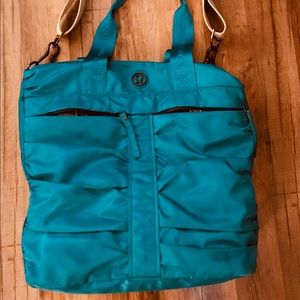 EUC Lululemon Fast in Flight Tote Surge teal bag