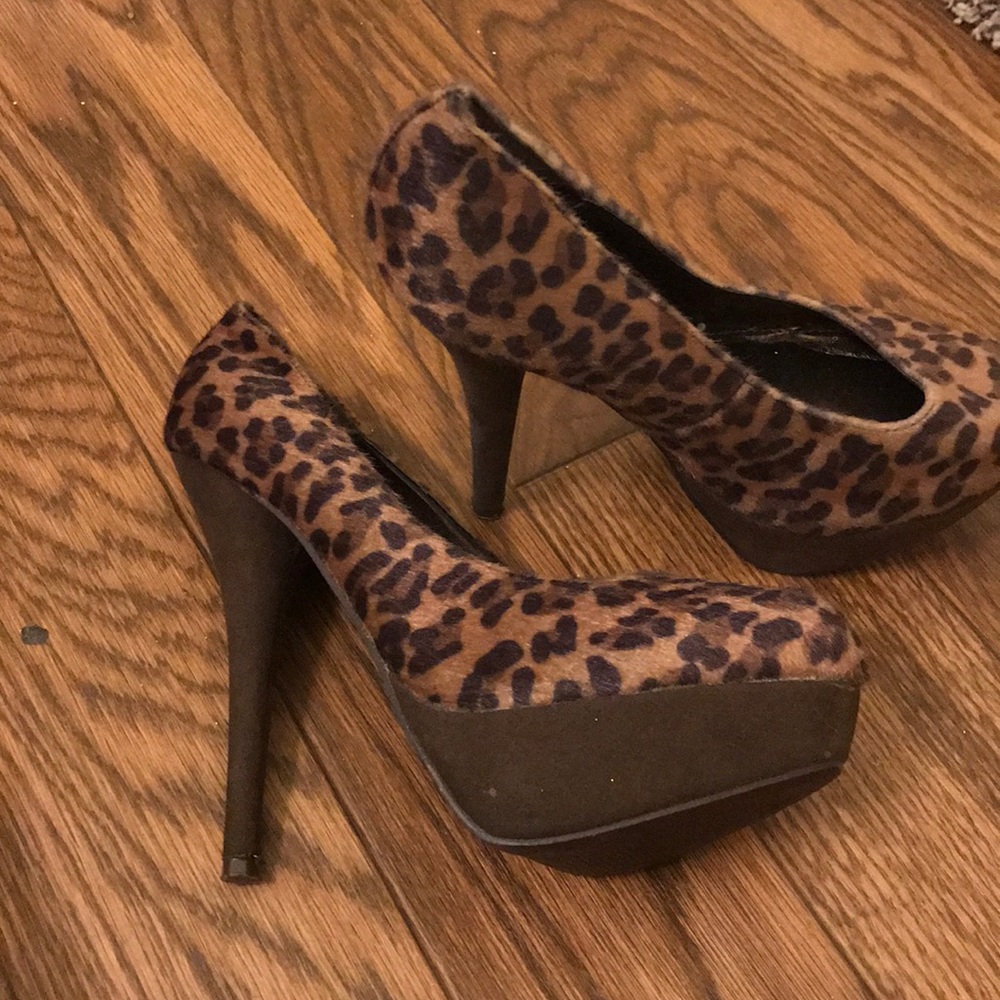 Heels - Picture 2 of 3