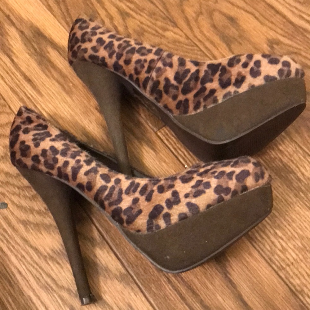 Heels - Picture 3 of 3