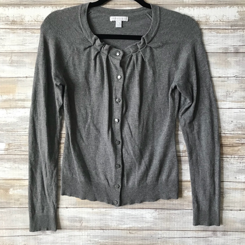 ✨5 for $20✨ NY & Co gray cardigan