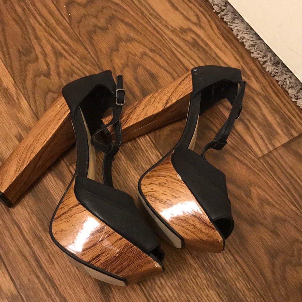 Heels - Picture 2 of 3