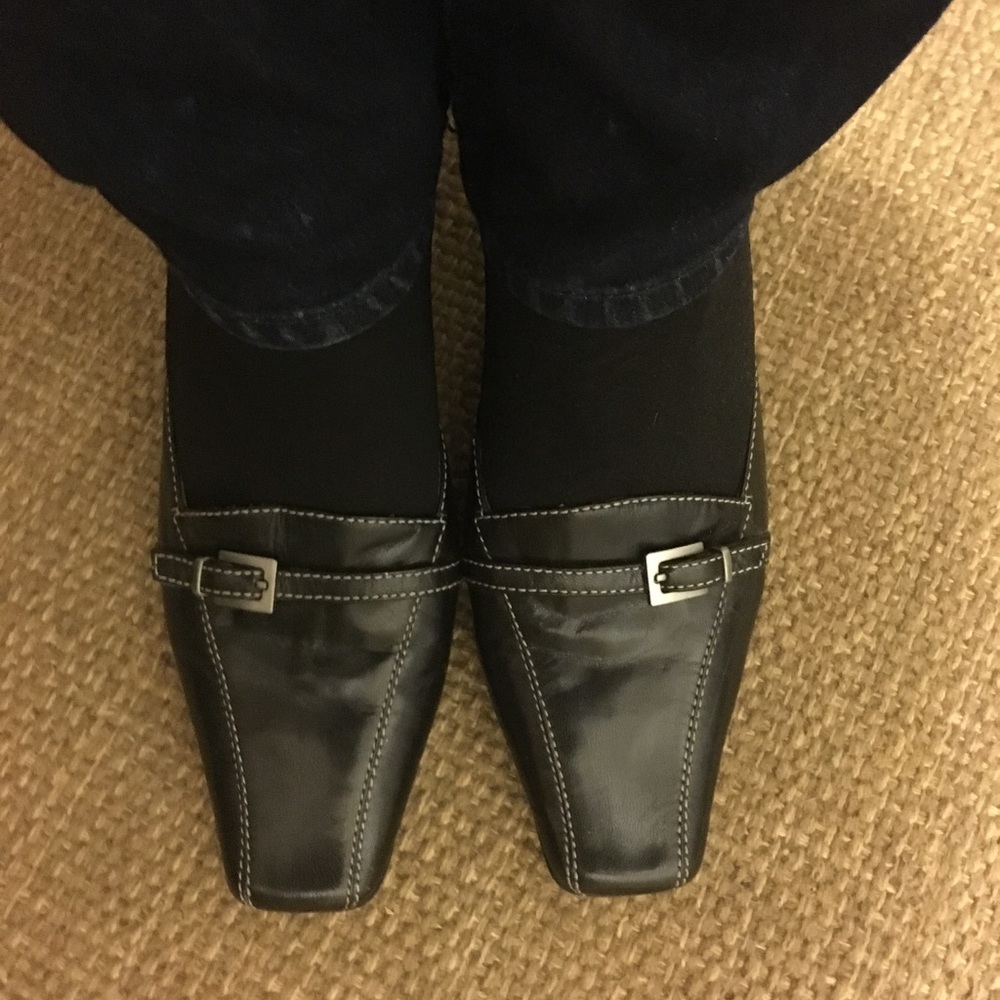 Black mule pumps by Maripe