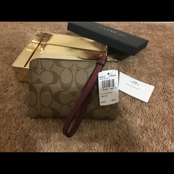 New Coach corner zip wristlet with colorblock - Picture 2 of 7