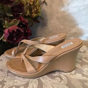 Borge wedge sandal.