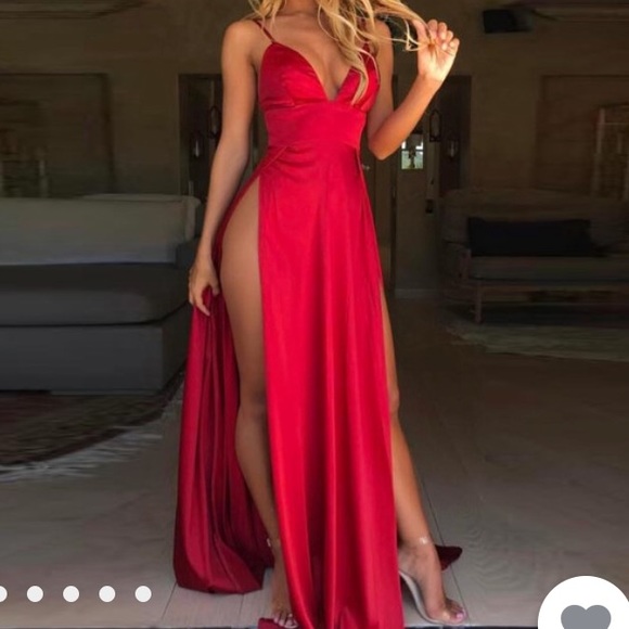 💋 RED DRESS 💋 - Picture 2 of 4