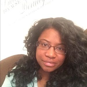 Meet your Posher, Larisa