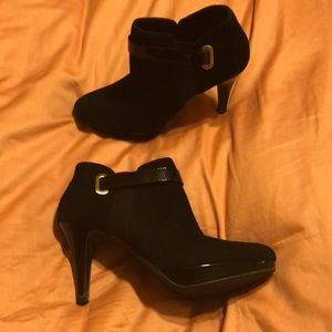 Bandolino Swade booties size  6.5