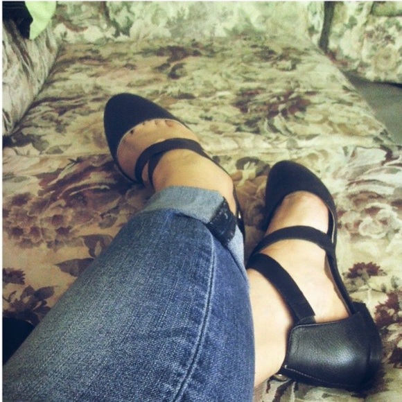 Black Leather Cross Strap Ballet Flats - Picture 6 of 7