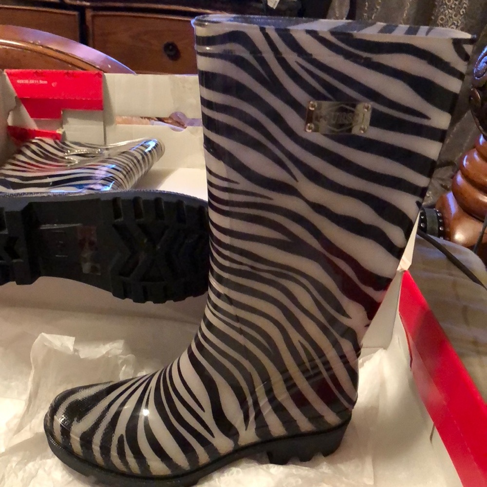 Guess rain boots