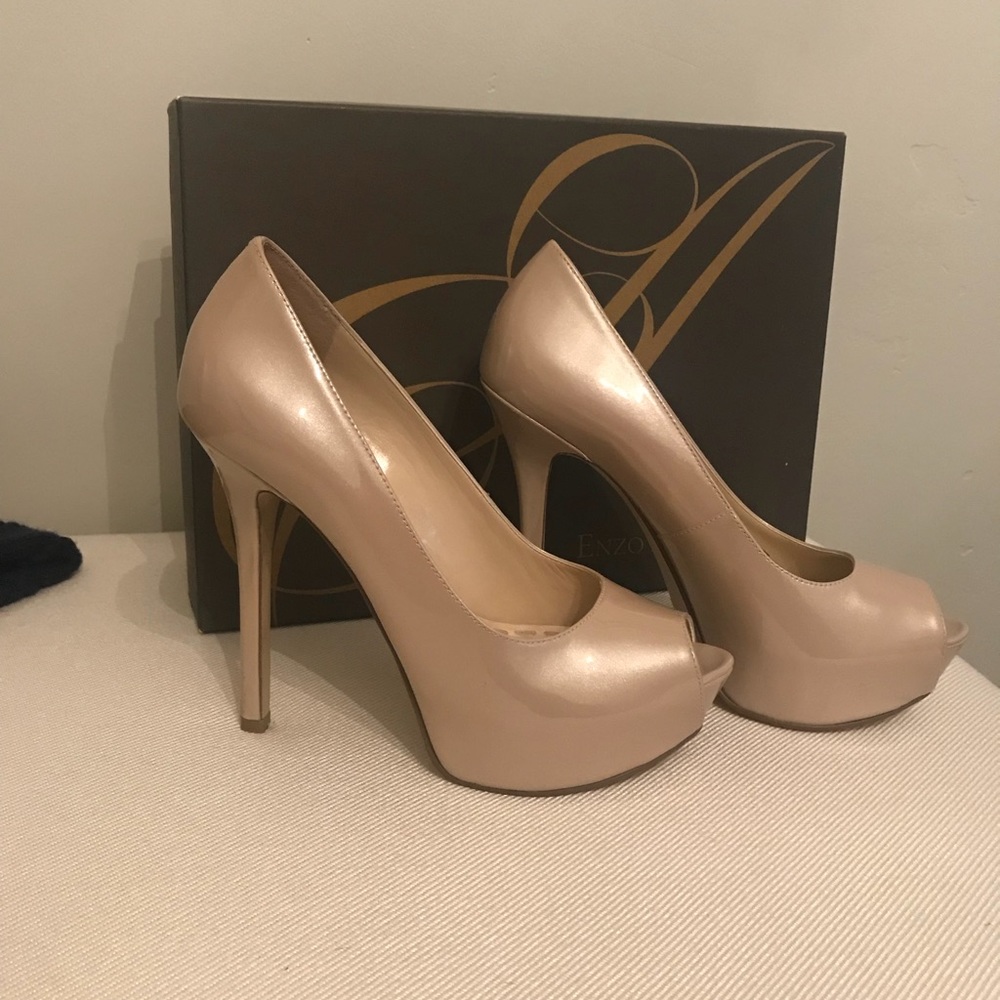 Pearl nude shoes! So beautiful. Only worn once!