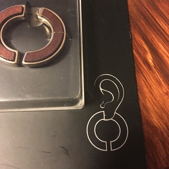 Zara NIB wooden round 2 side earrings - Picture 4 of 5