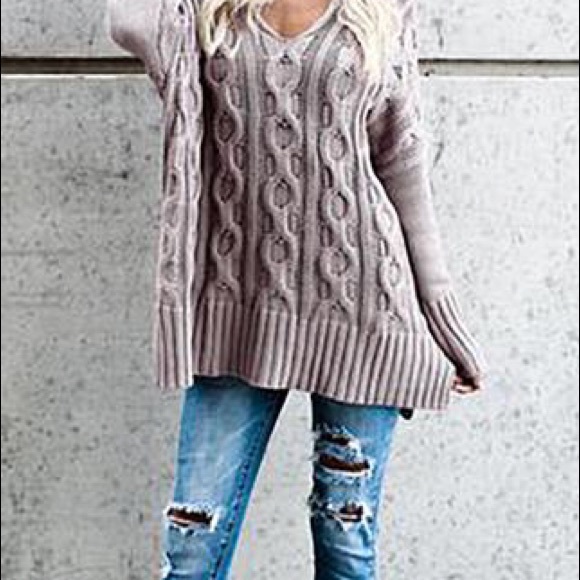Wide Cable-knit Sweater - Picture 4 of 5